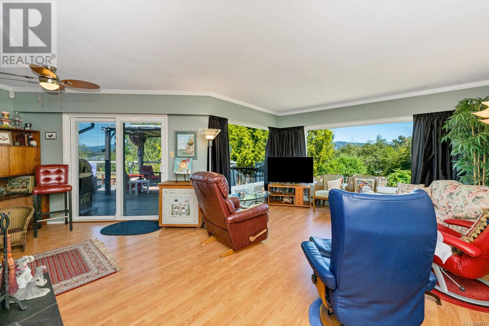 Photo 8 of 6327 Lansdowne Pl, Duncan BC