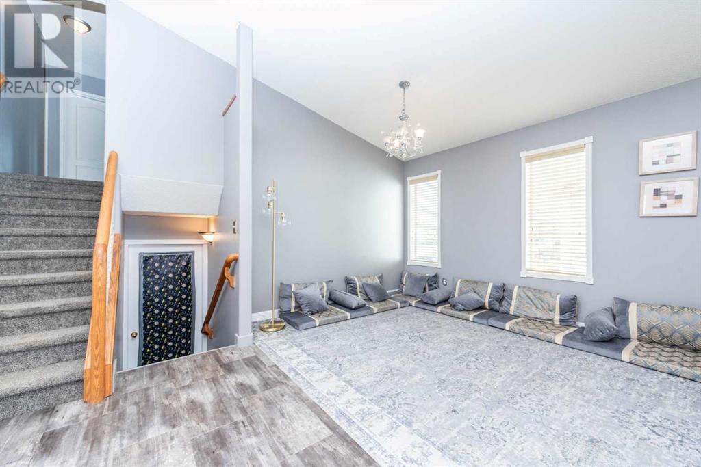 Single Family House 4 Level for Sale in  Fresno Place NE Monterey Park Calgary 