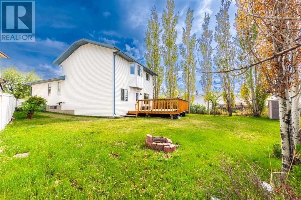 Single Family House 4 Level for Sale in  Fresno Place NE Monterey Park Calgary 
