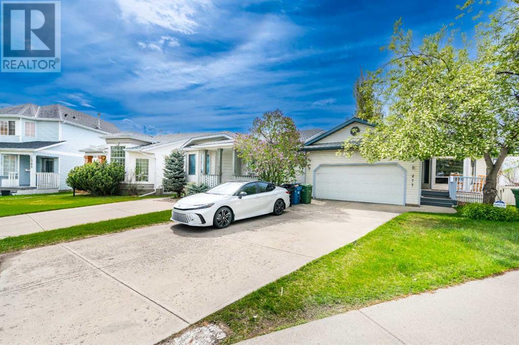 Single Family House 4 Level for Sale in  Fresno Place NE Monterey Park Calgary 