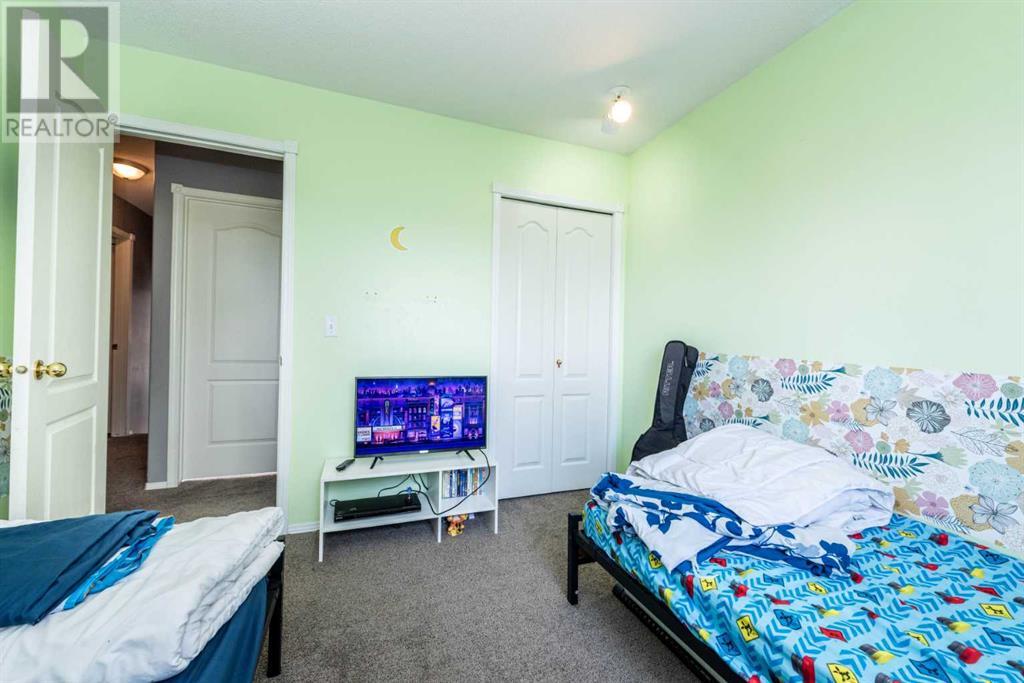 Single Family House 4 Level for Sale in  Fresno Place NE Monterey Park Calgary 