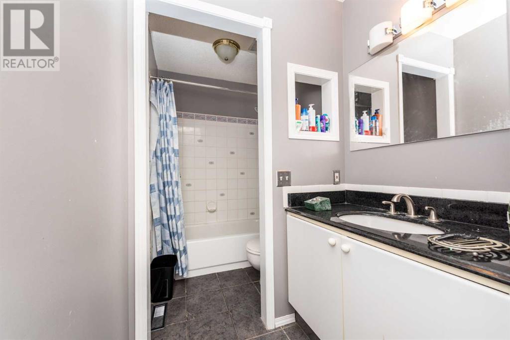 Single Family House 4 Level for Sale in  Fresno Place NE Monterey Park Calgary 