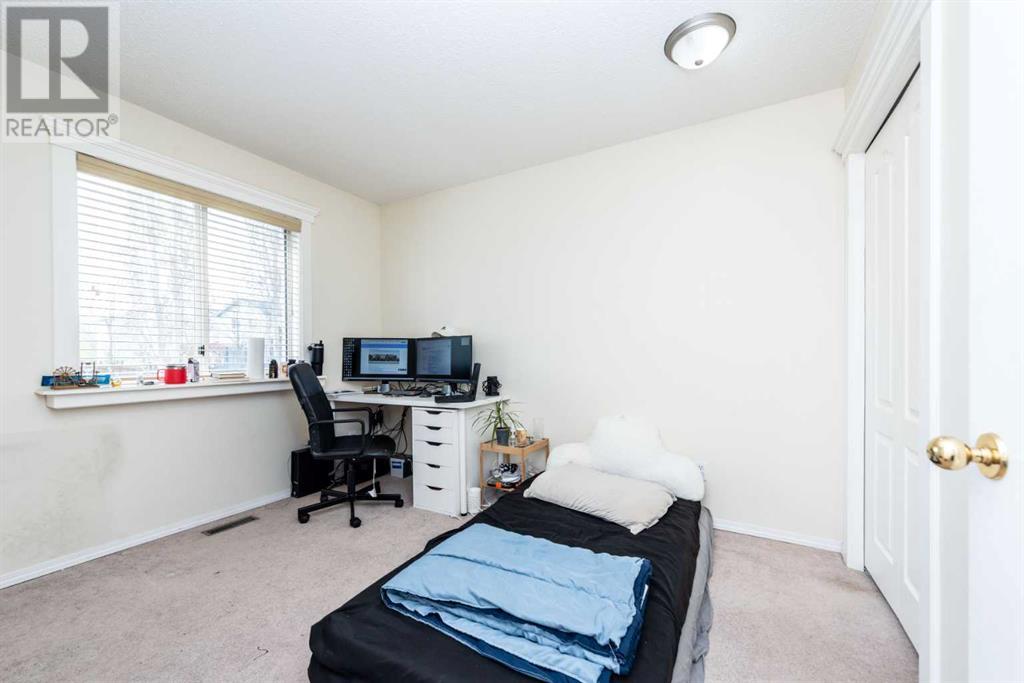 Single Family House 4 Level for Sale in  Fresno Place NE Monterey Park Calgary 