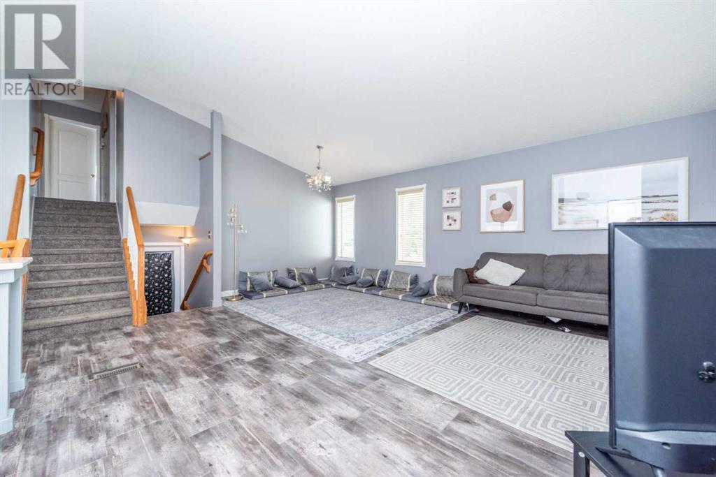 Single Family House 4 Level for Sale in  Fresno Place NE Monterey Park Calgary 