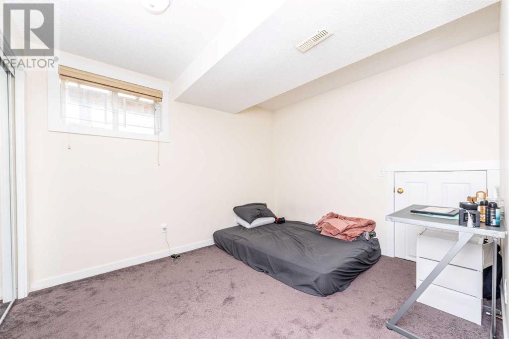 Single Family House 4 Level for Sale in  Fresno Place NE Monterey Park Calgary 