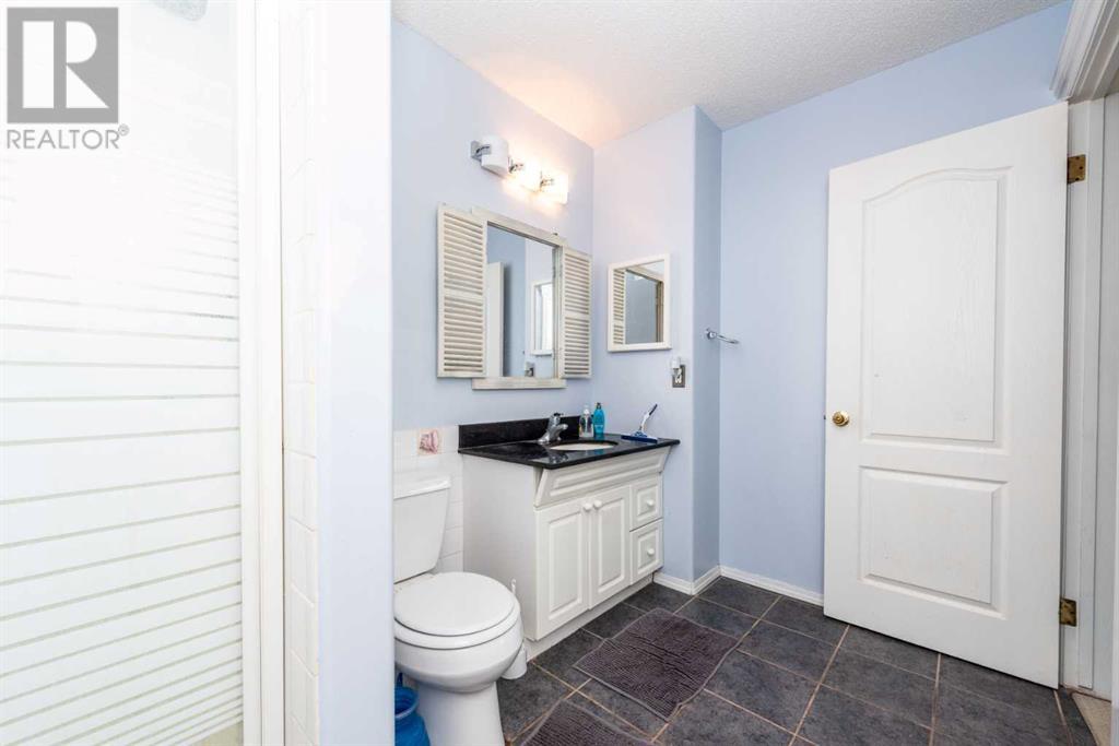 Single Family House 4 Level for Sale in  Fresno Place NE Monterey Park Calgary 