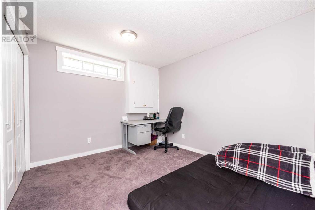 Single Family House 4 Level for Sale in  Fresno Place NE Monterey Park Calgary 