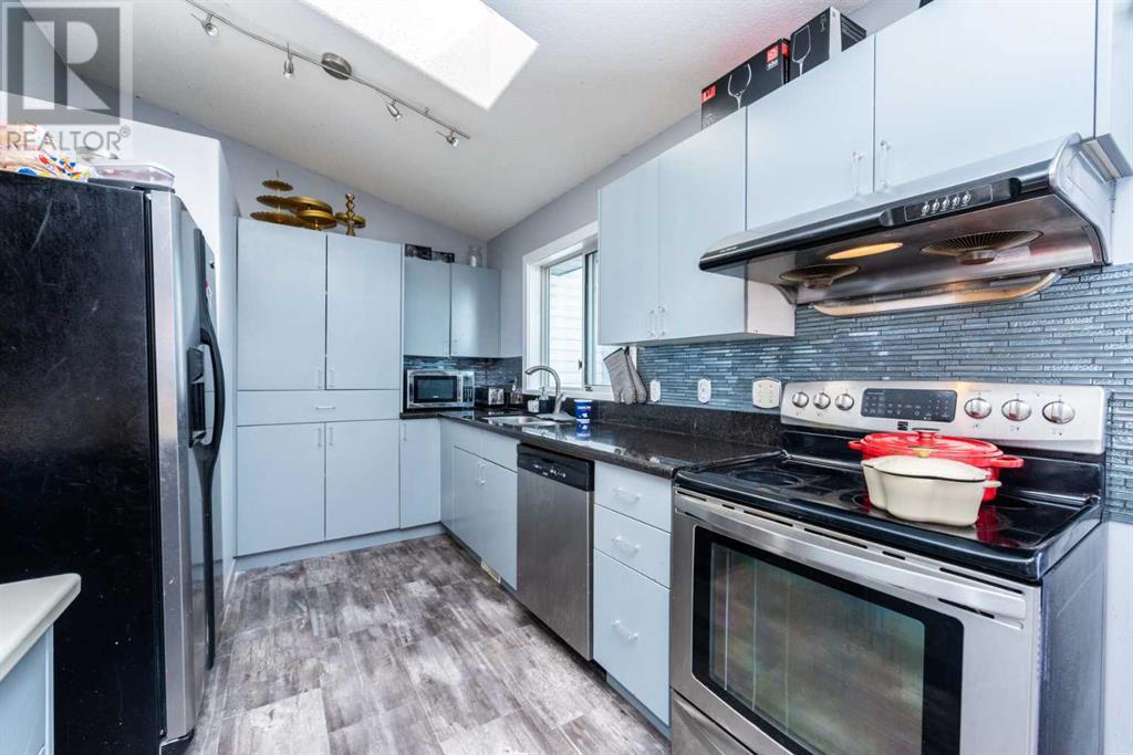 Single Family House 4 Level for Sale in  Fresno Place NE Monterey Park Calgary 