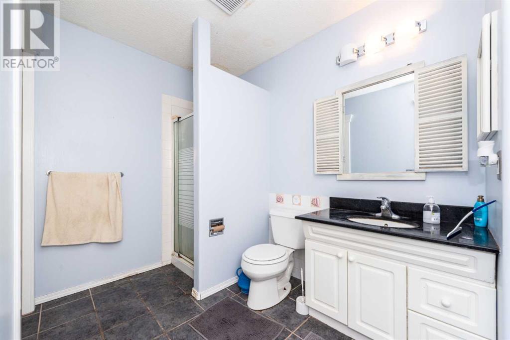 Single Family House 4 Level for Sale in  Fresno Place NE Monterey Park Calgary 