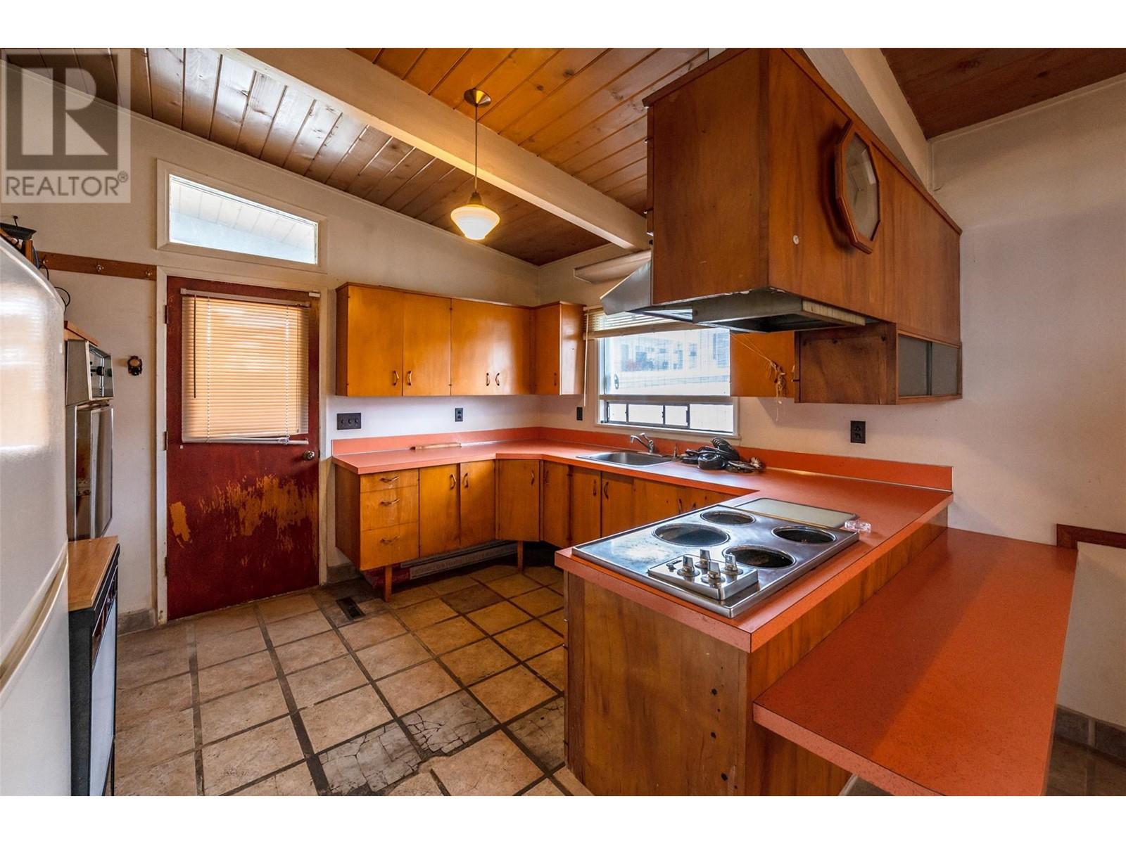  1084 Dynes Avenue, Penticton