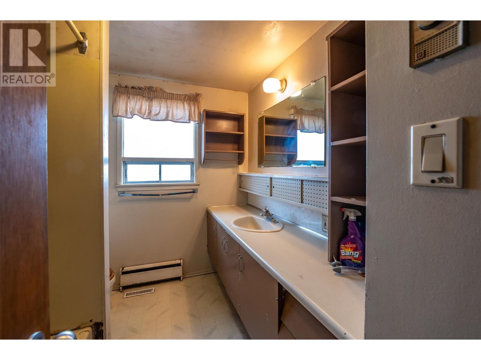1084 Dynes Avenue, Penticton