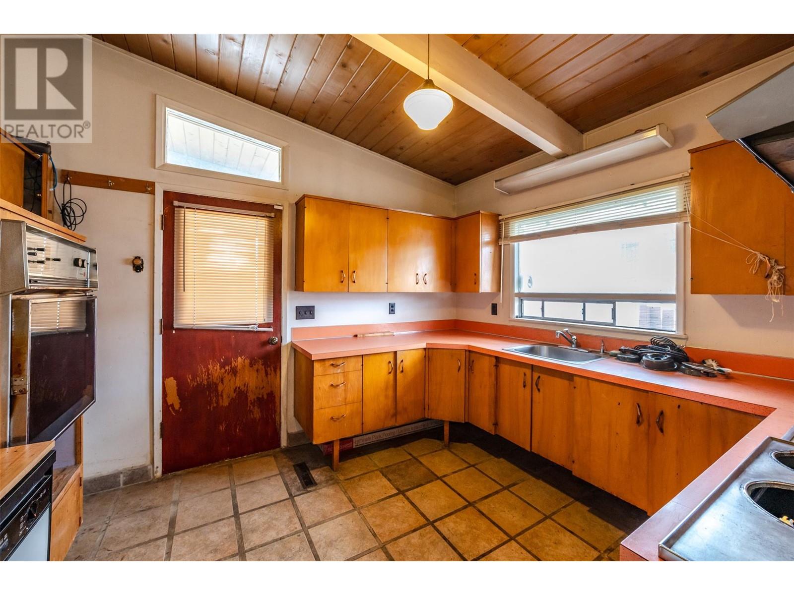 1084 Dynes Avenue, Penticton