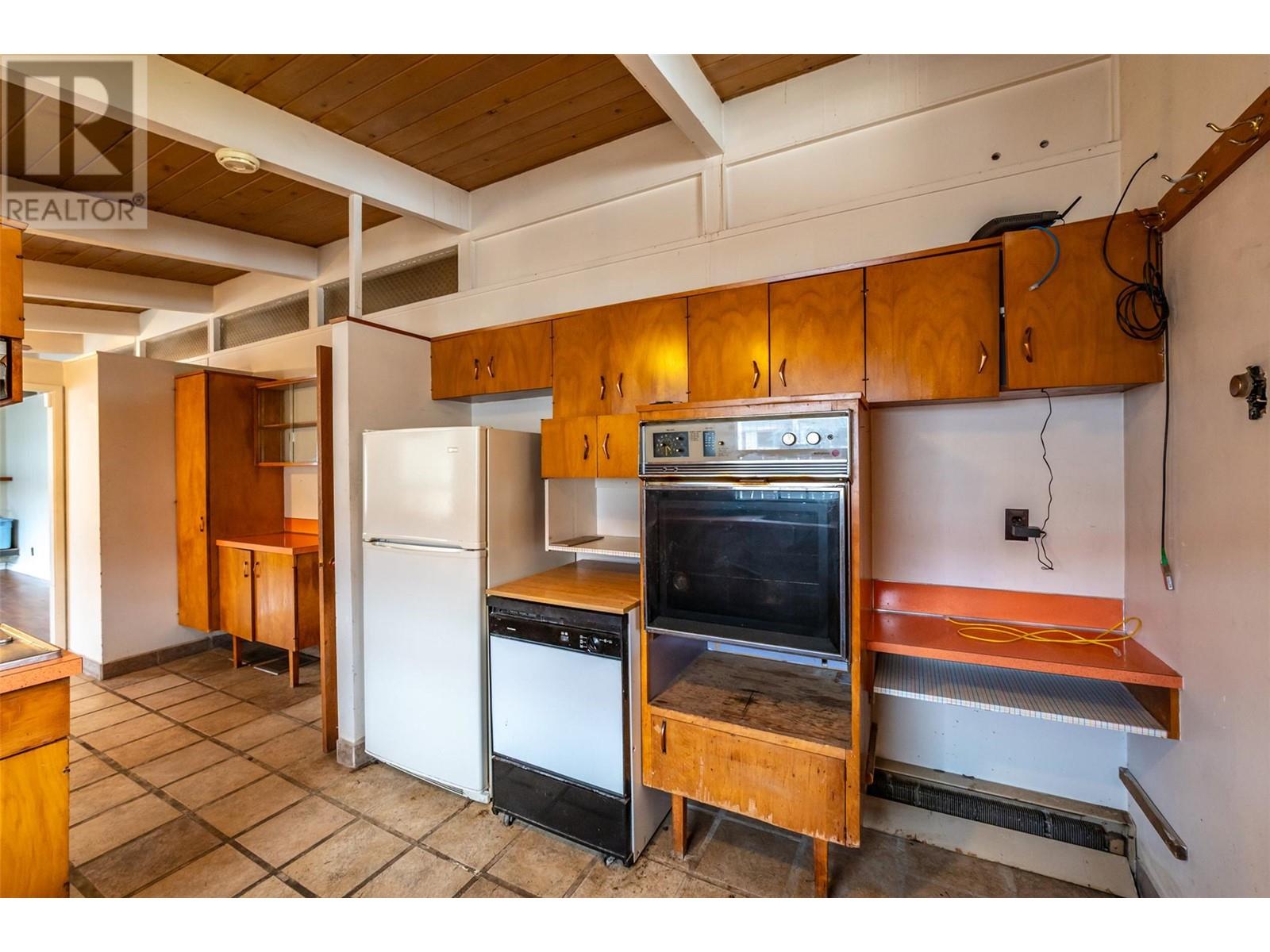 1084 Dynes Avenue, Penticton