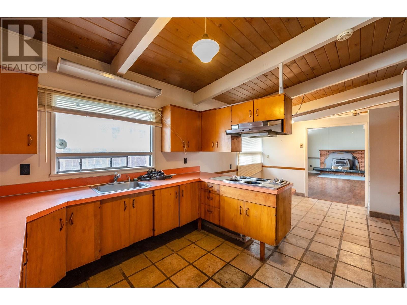 1084 Dynes Avenue, Penticton