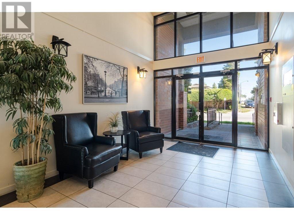 Photo 3 of 103 2191 Shaughnessy Street, Port Coquitlam BC