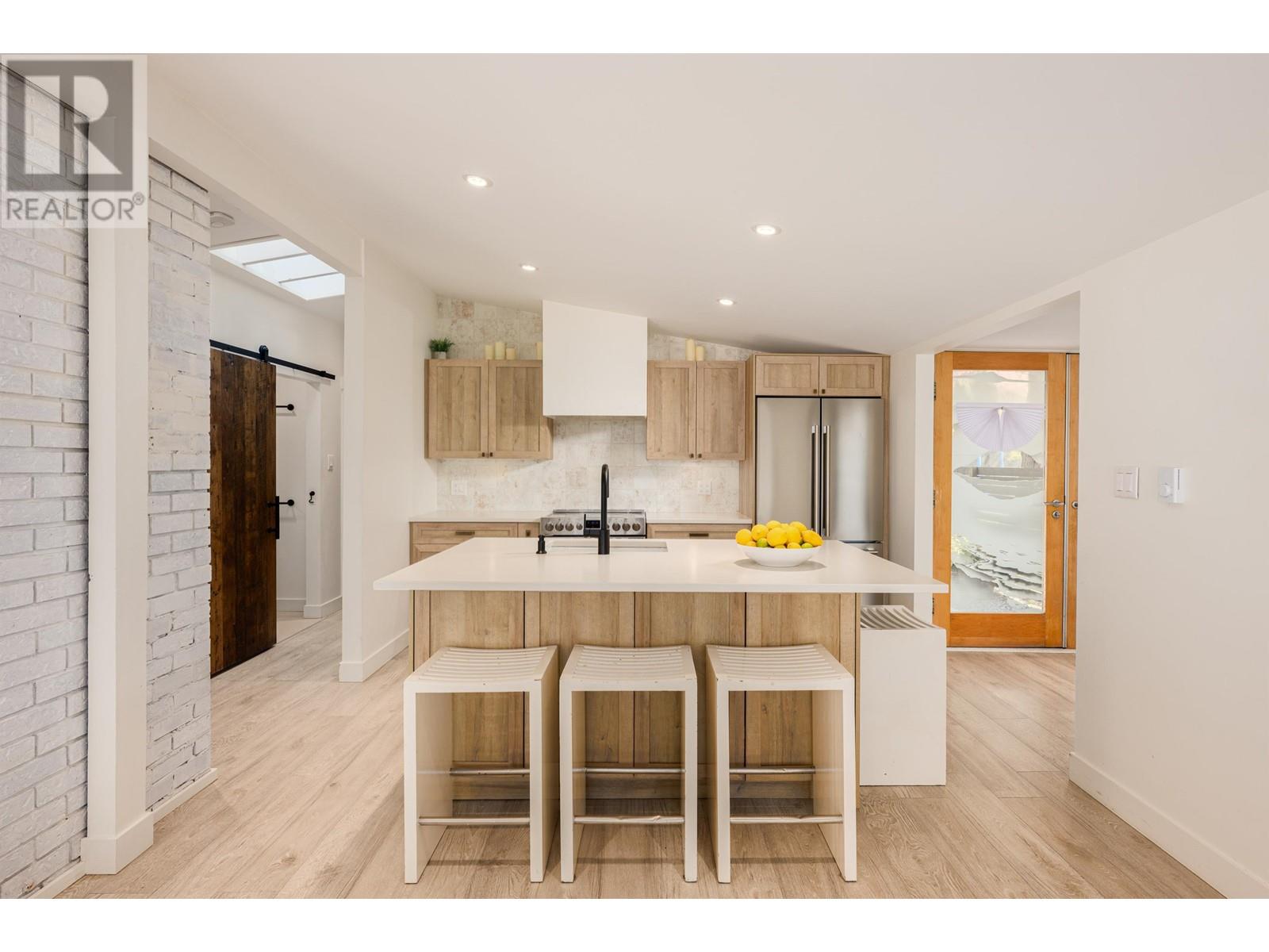 27 BRUNSWICK BEACH ROAD, Lions Bay