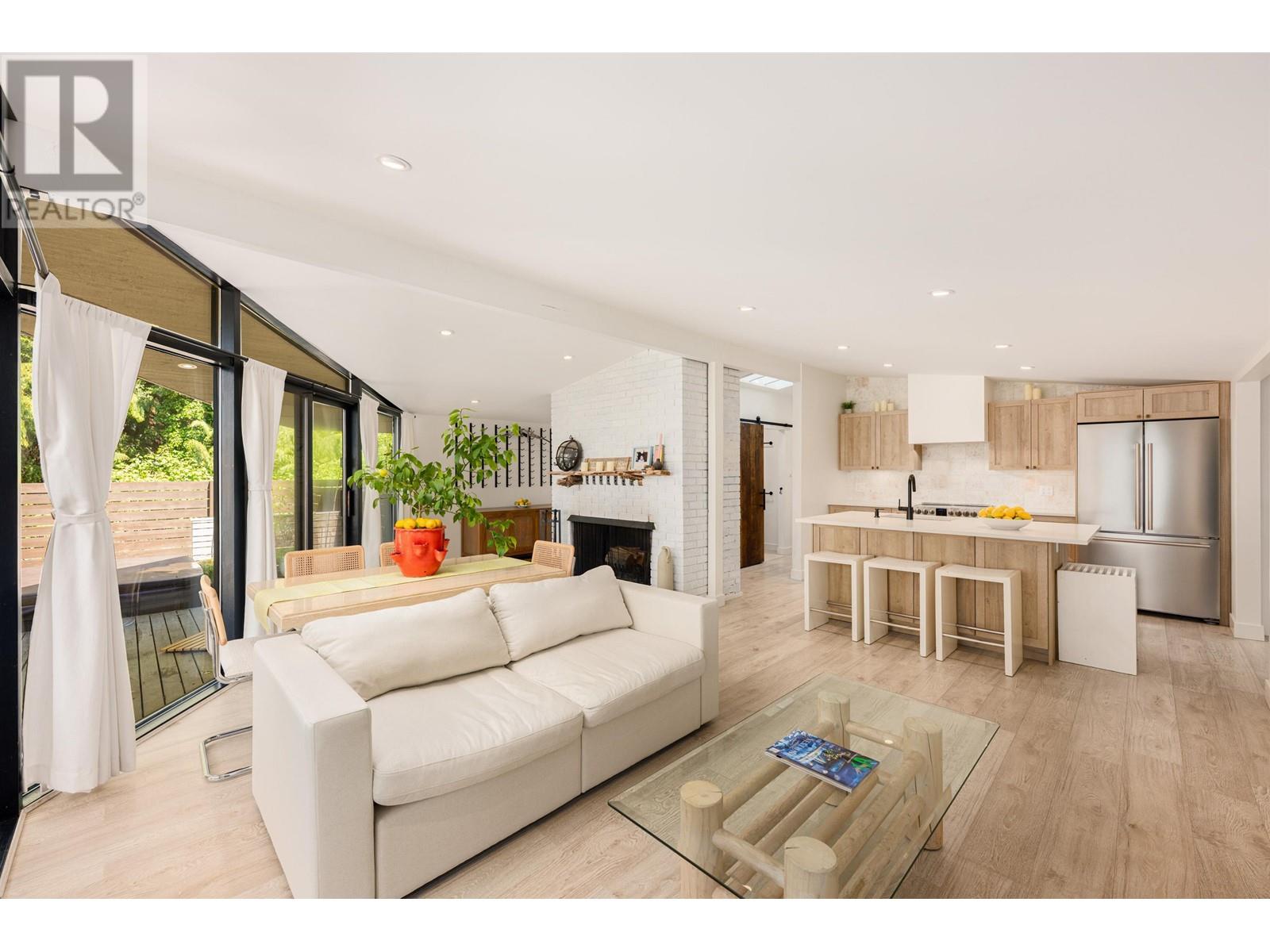 27 BRUNSWICK BEACH ROAD, Lions Bay