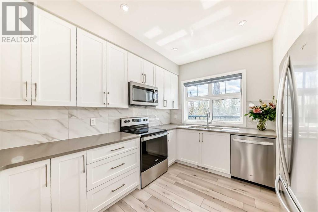 Single Family House for Sale in  Les Jardins Park SE Douglasdale/Glen Calgary 