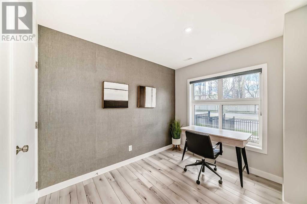 Single Family House for Sale in  Les Jardins Park SE Douglasdale/Glen Calgary 