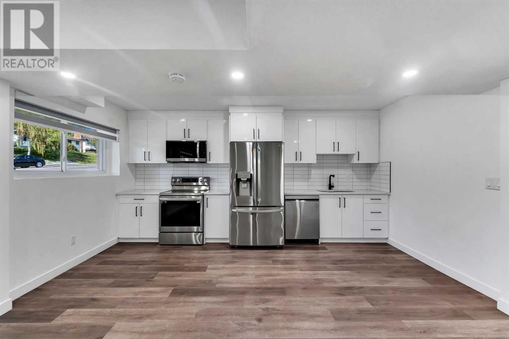 Single Family House Bi-level for Sale in   Hunterview Drive NW Huntington Hills Calgary 