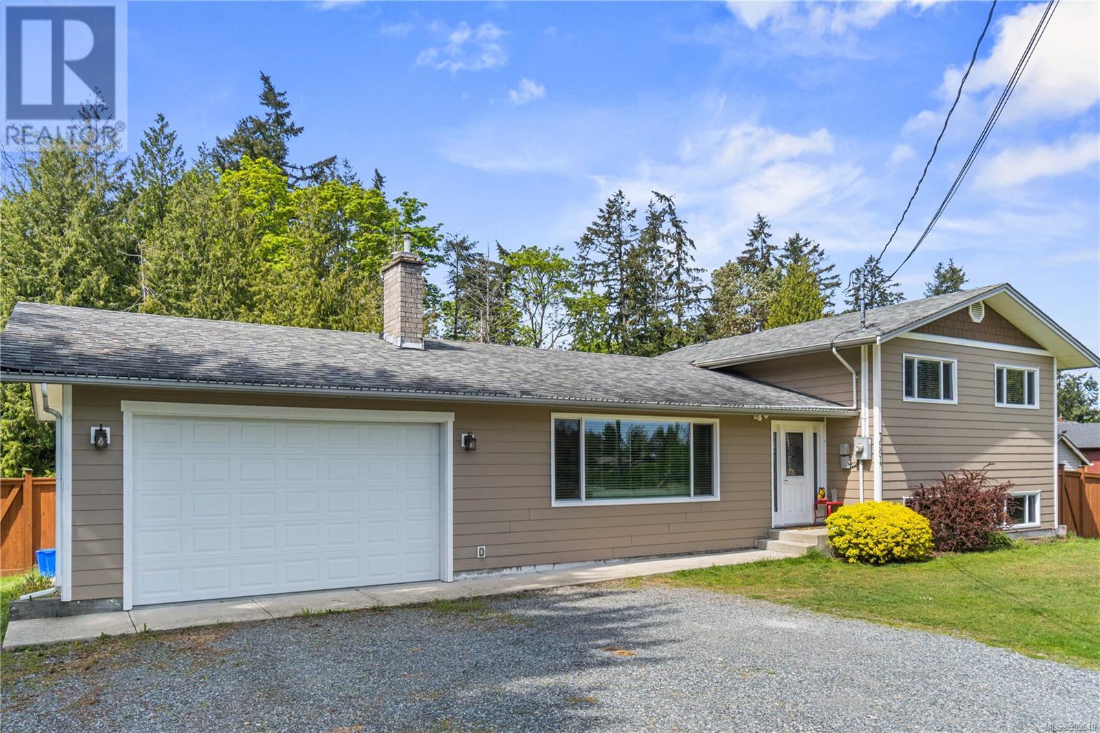 7554 Superior Rd, Lantzville