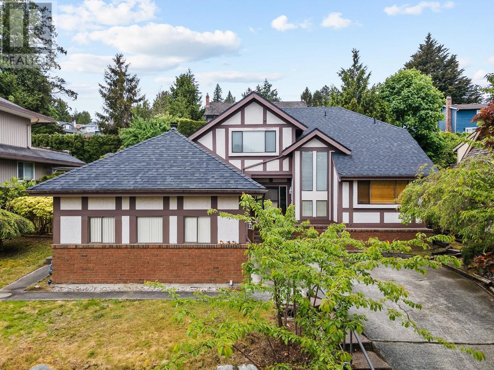 5734 GREENLAND Drive, Tsawwassen