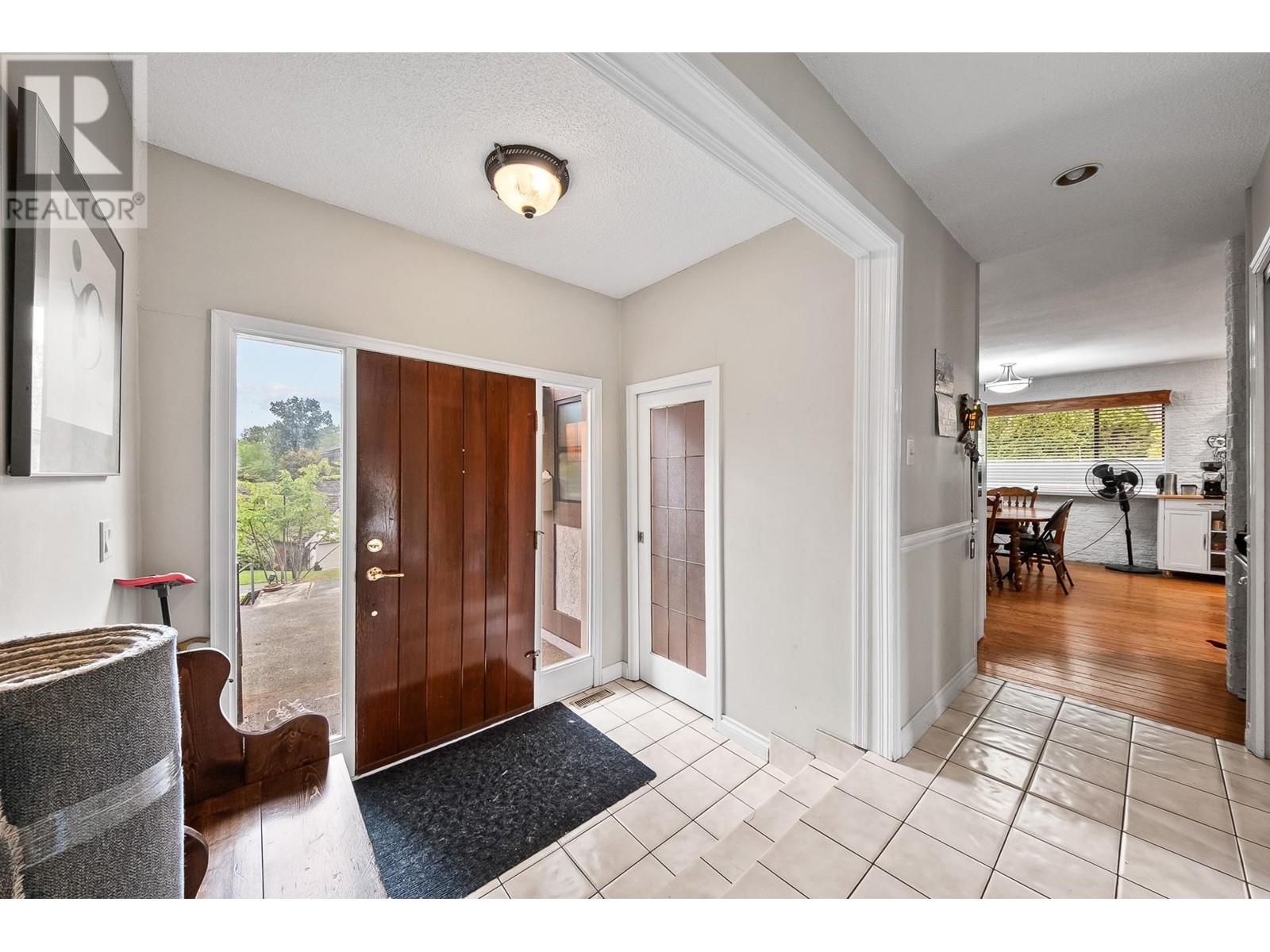 5734 GREENLAND Drive, Tsawwassen