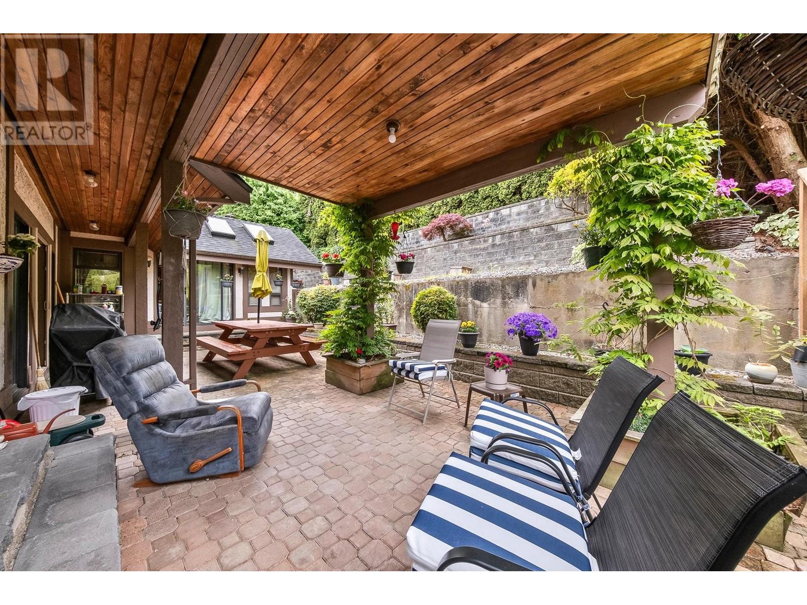 5734 GREENLAND Drive, Tsawwassen