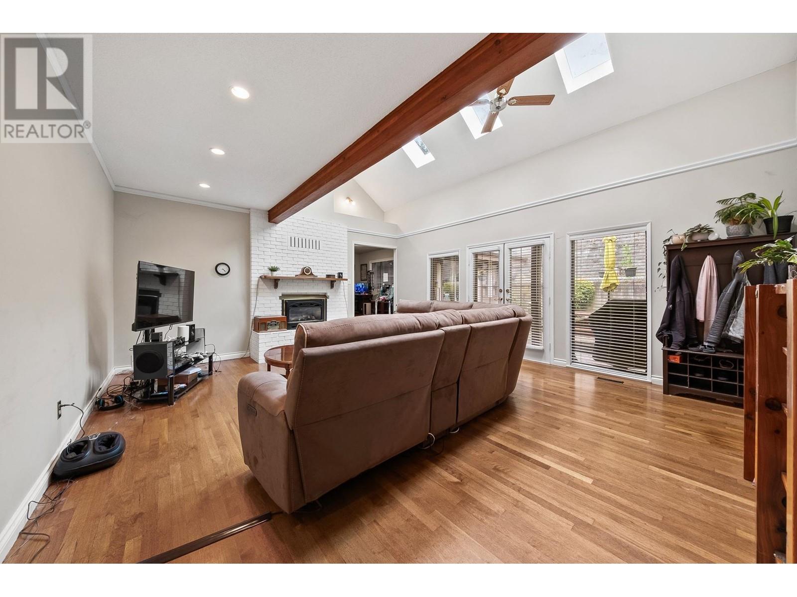 5734 GREENLAND Drive, Tsawwassen