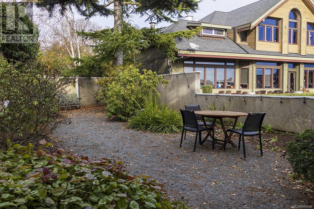 215 MARY ST - Image 19