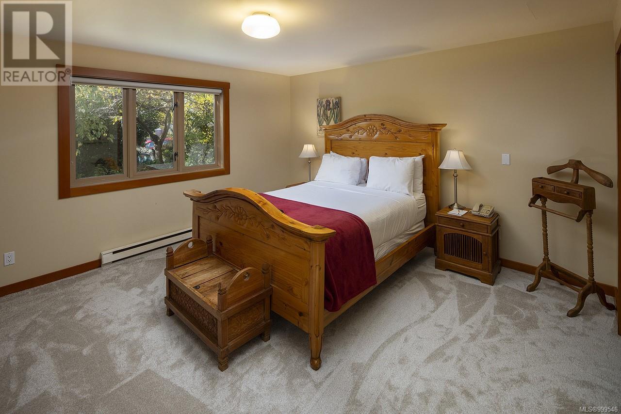 215 MARY ST - Image 4