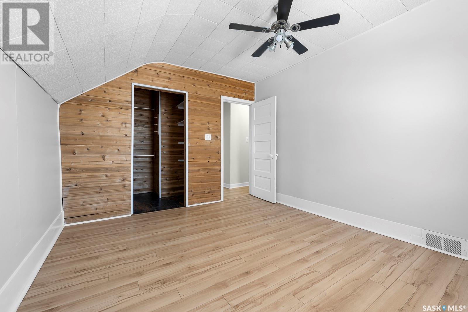 Single Family House for Sale in  Royal STREET Regina 