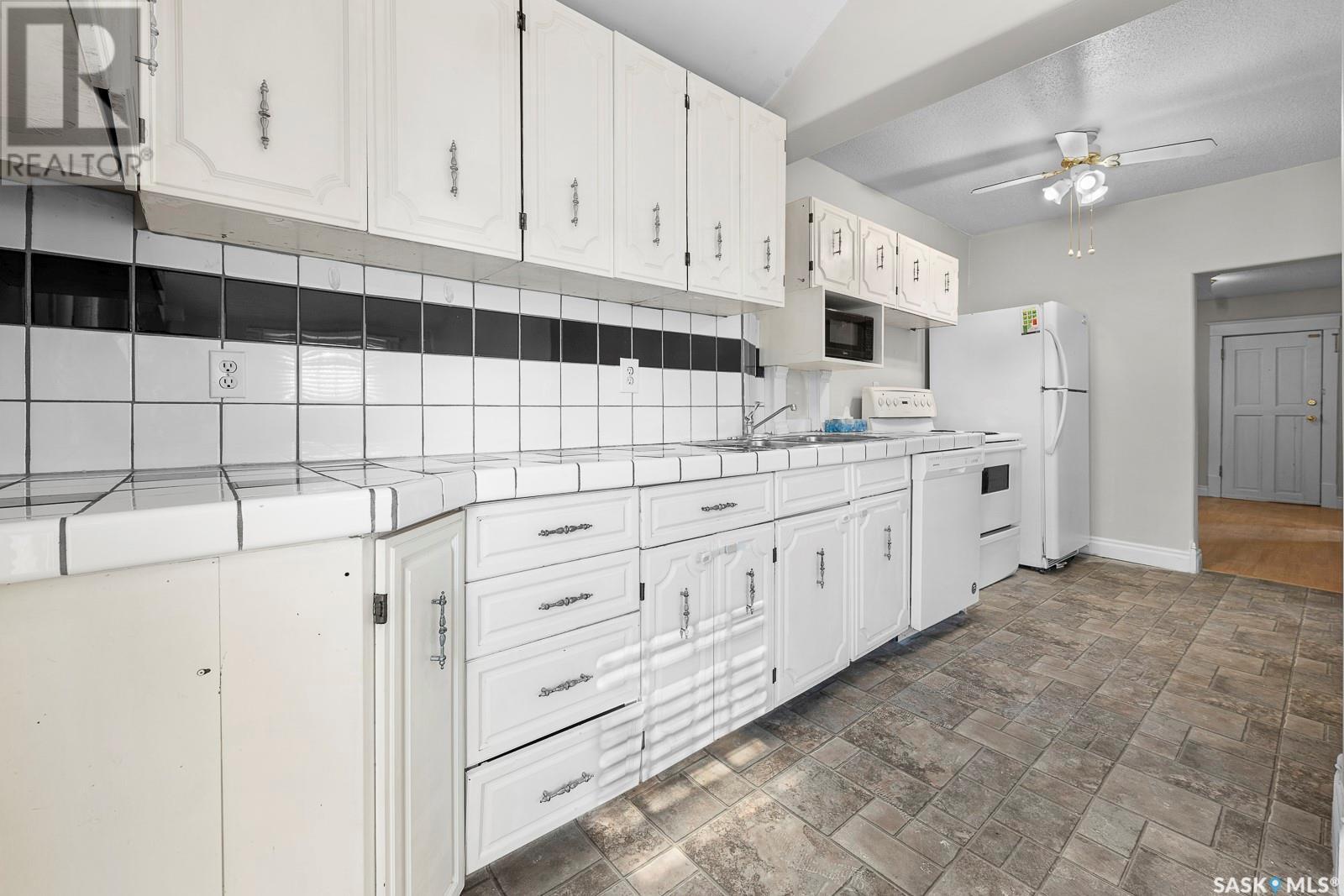 Single Family House for Sale in  Royal STREET Regina 