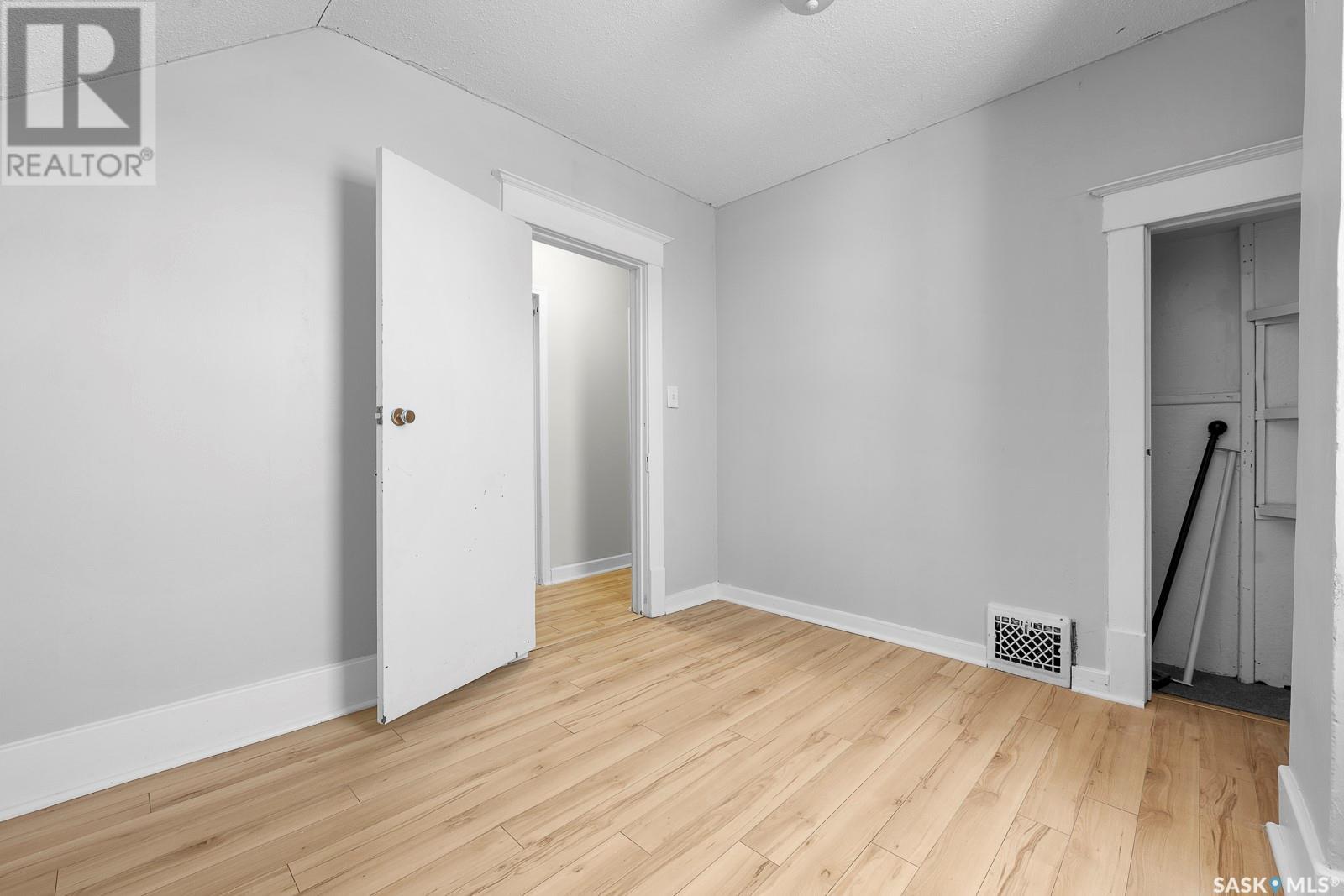 Single Family House for Sale in  Royal STREET Regina 