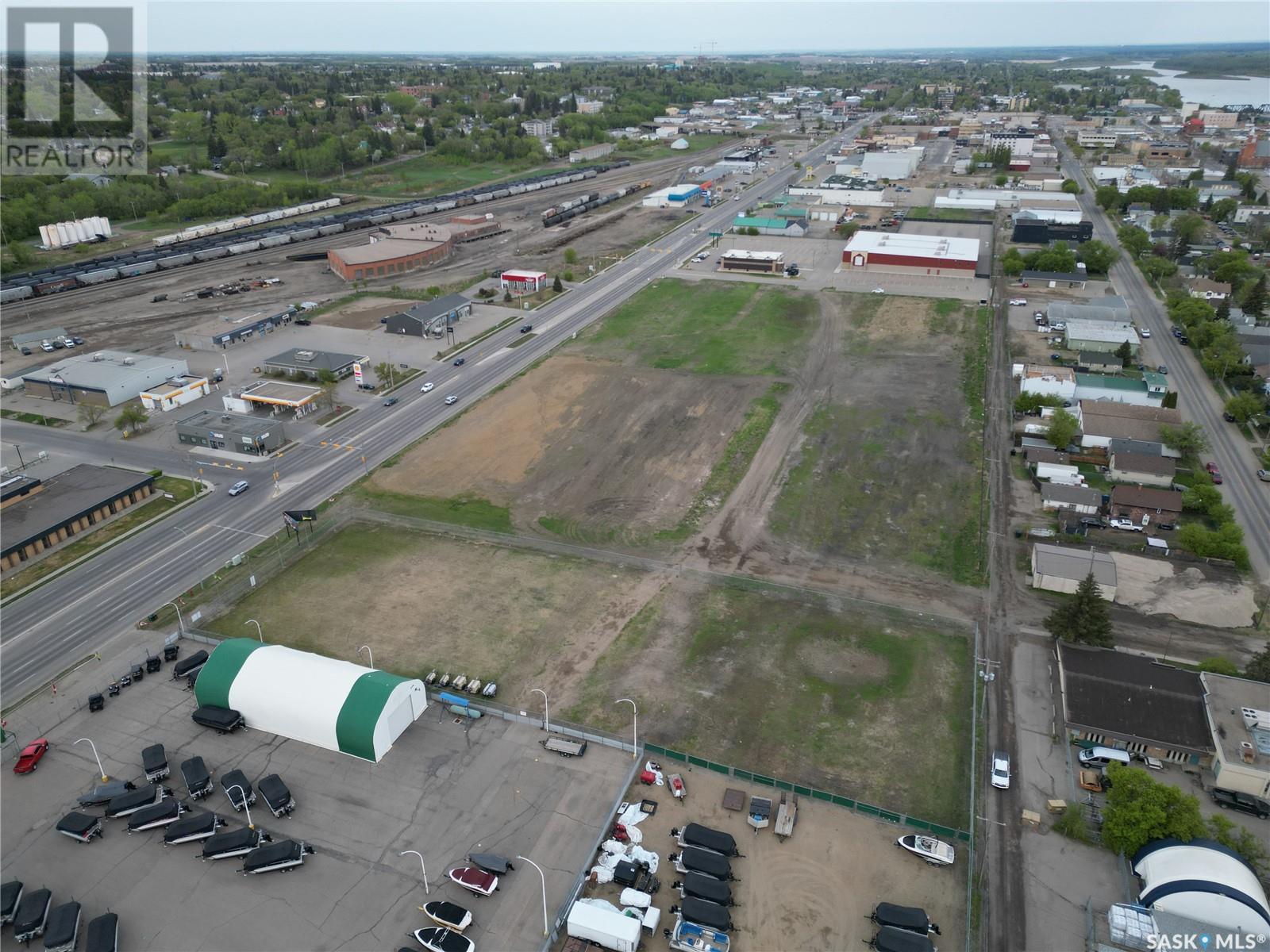 Photo 3 of 400 15th Street, Prince Albert SK