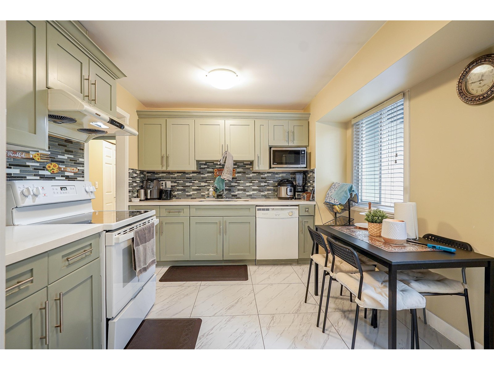 Photo 10 of 14088 78 Avenue, Surrey BC