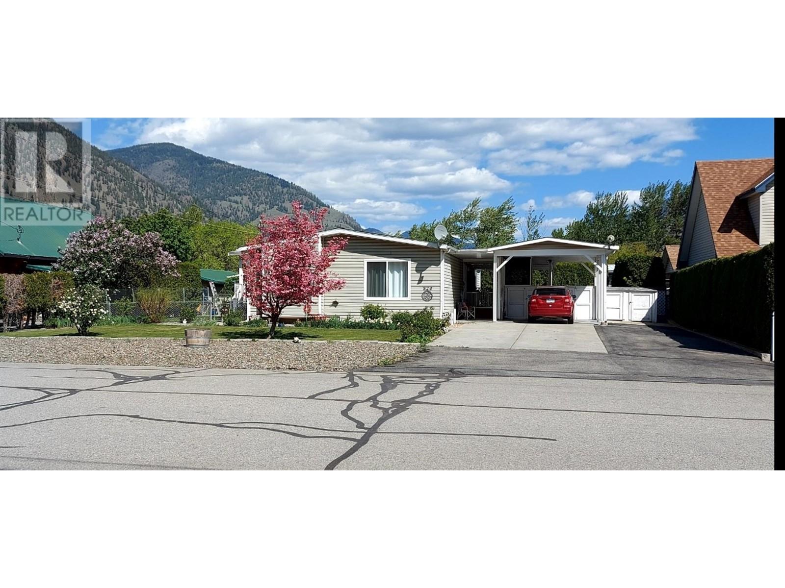824 10th Avenue, Keremeos