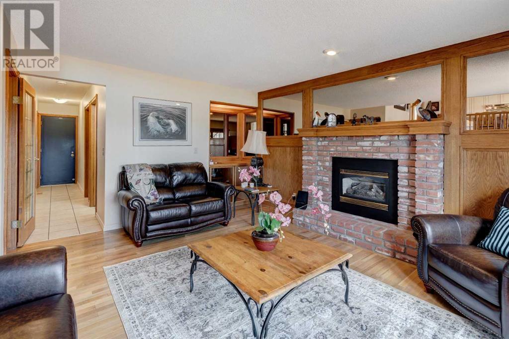 Single Family House 4 Level for Sale in  Sanderling Rise NW Sandstone Valley Calgary 