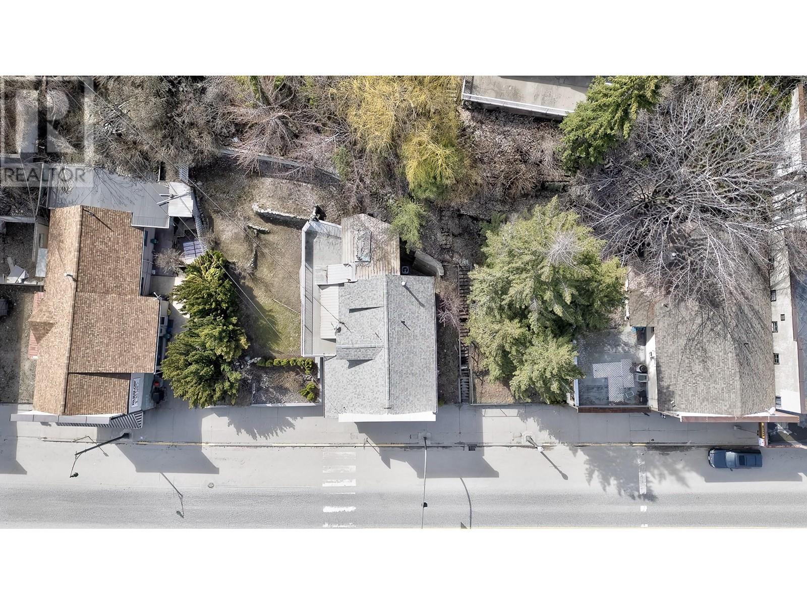 792 ROSSLAND Avenue, Trail