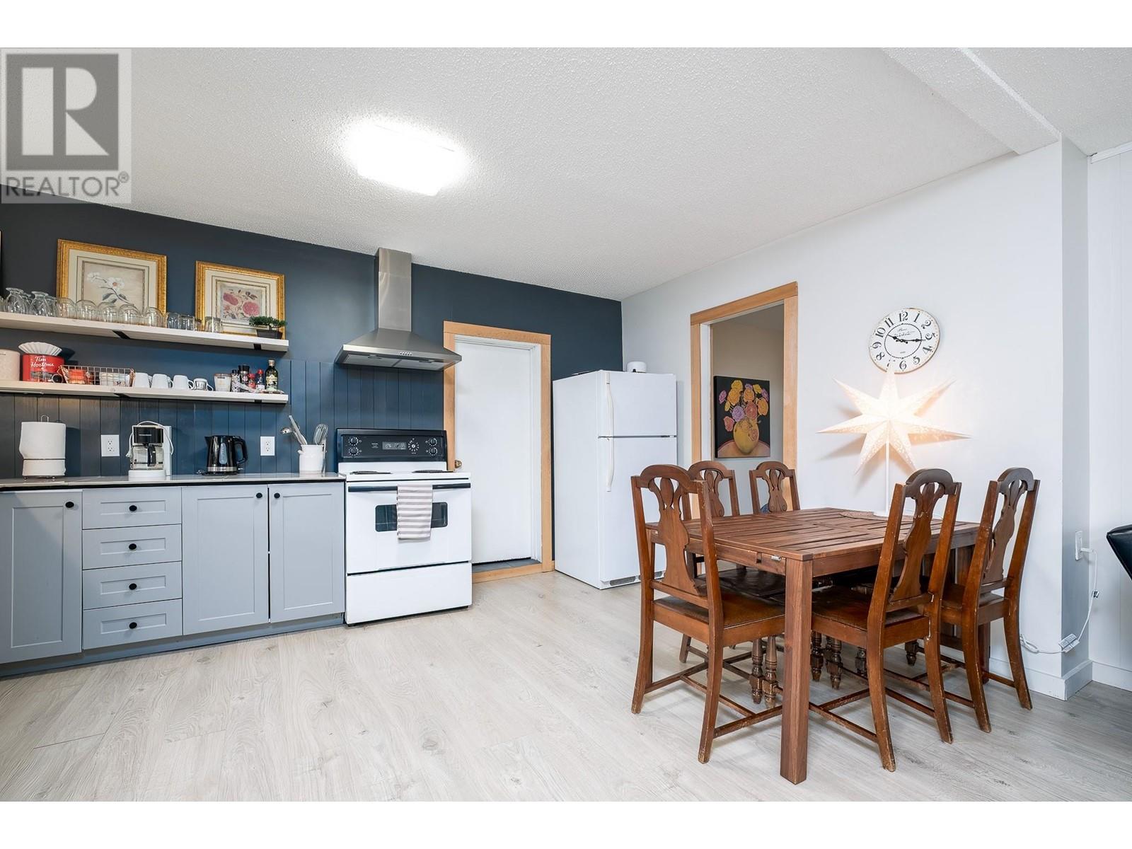 792 ROSSLAND Avenue, Trail