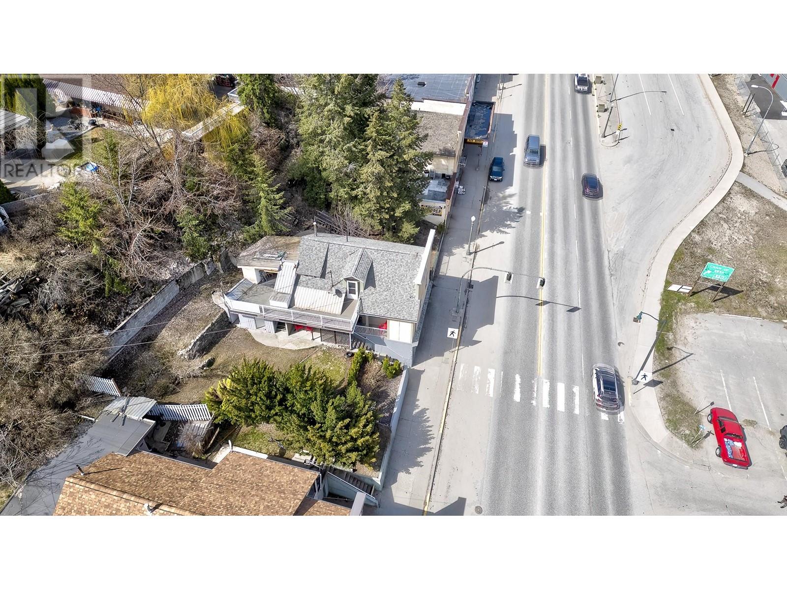 792 ROSSLAND Avenue, Trail