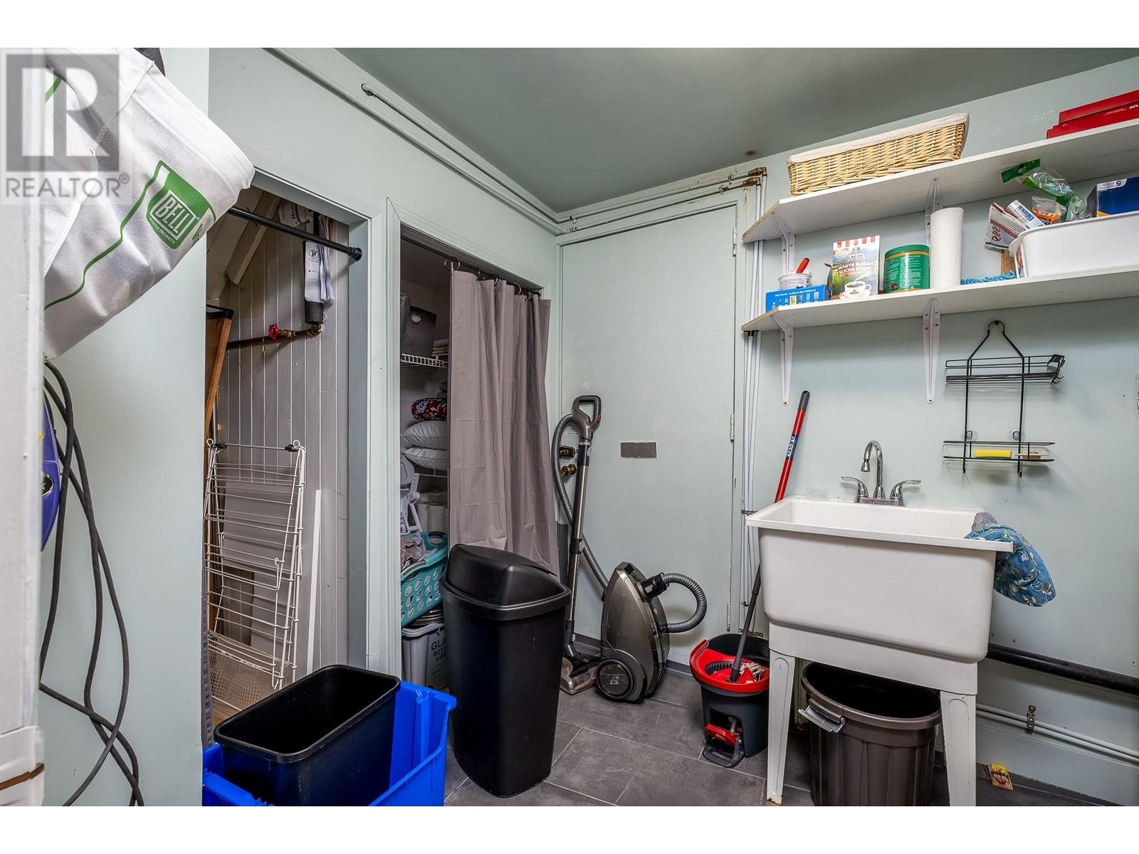 792 ROSSLAND Avenue, Trail