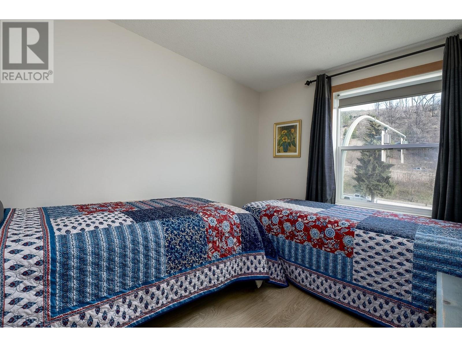 792 ROSSLAND Avenue, Trail
