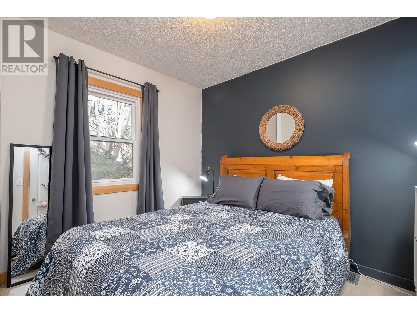 792 ROSSLAND Avenue, Trail