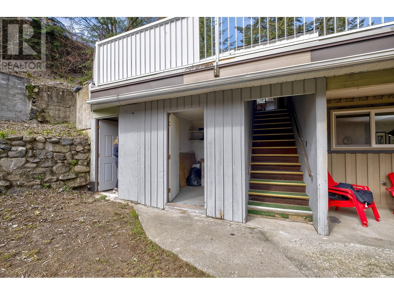 792 ROSSLAND Avenue, Trail