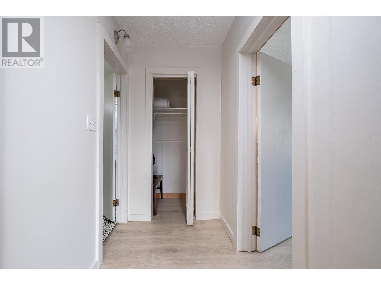 792 ROSSLAND Avenue, Trail