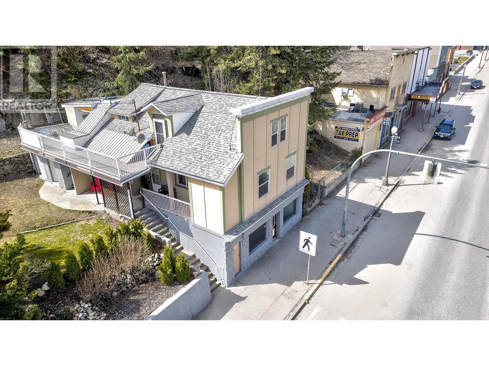 792 ROSSLAND Avenue, Trail