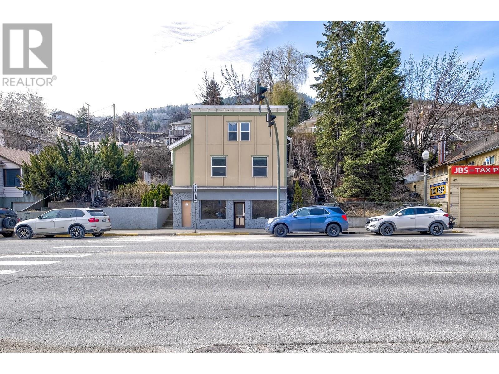 792 ROSSLAND Avenue, Trail