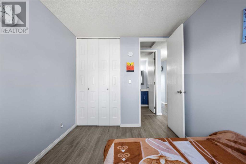 Single Family House Bi-level for Sale in   Avenue SE Deer Run Calgary 