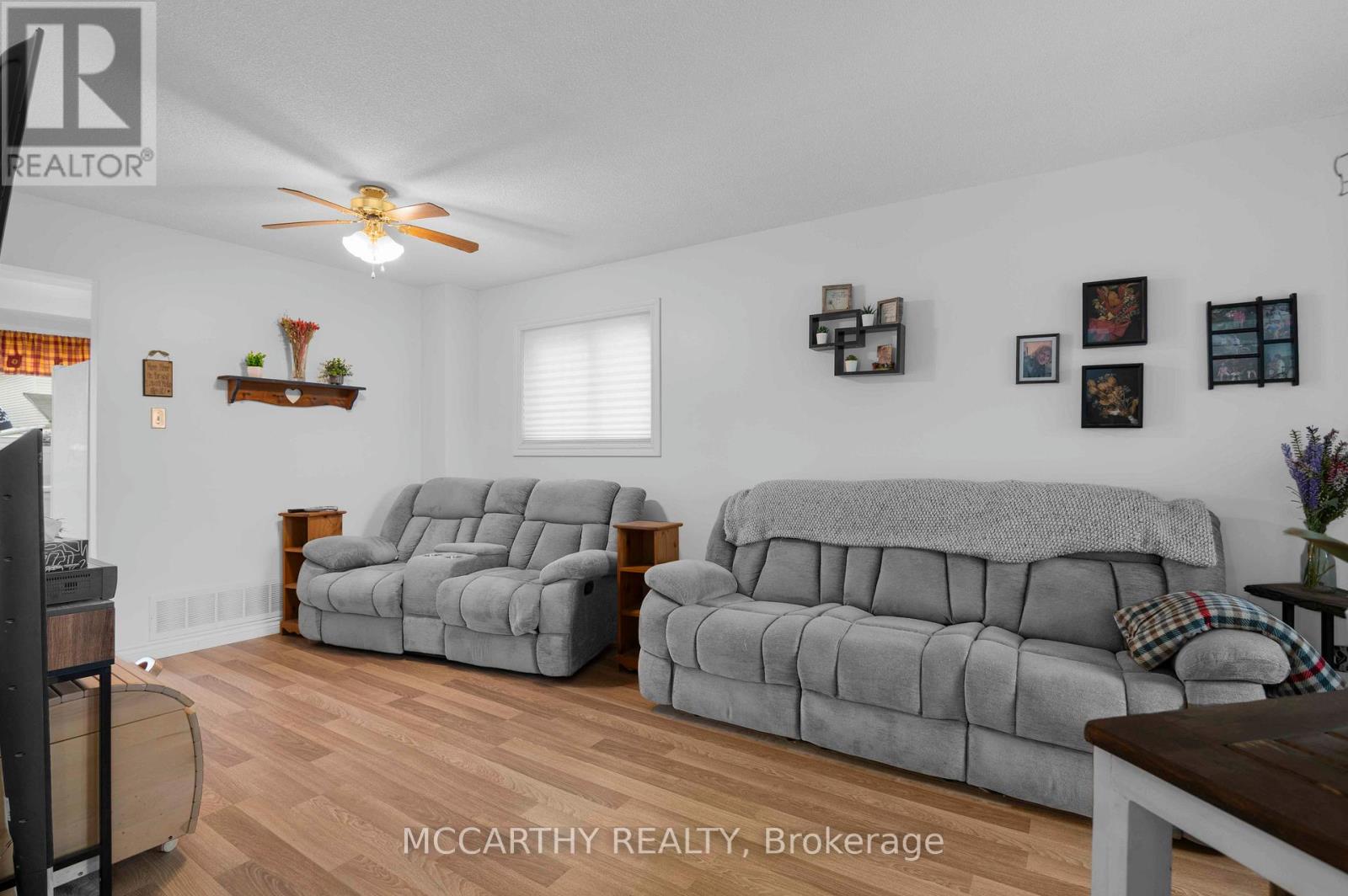 Photo 33 of 34 Corrie Crescent, Essa ON